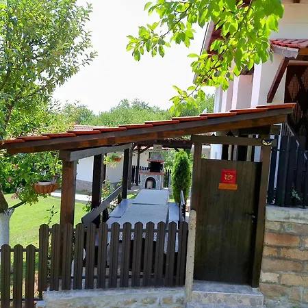 костови 2 Ferienhaus